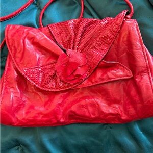 Vintage park ave. LeatherElegant Red Floral Accent Shoulder Bag
